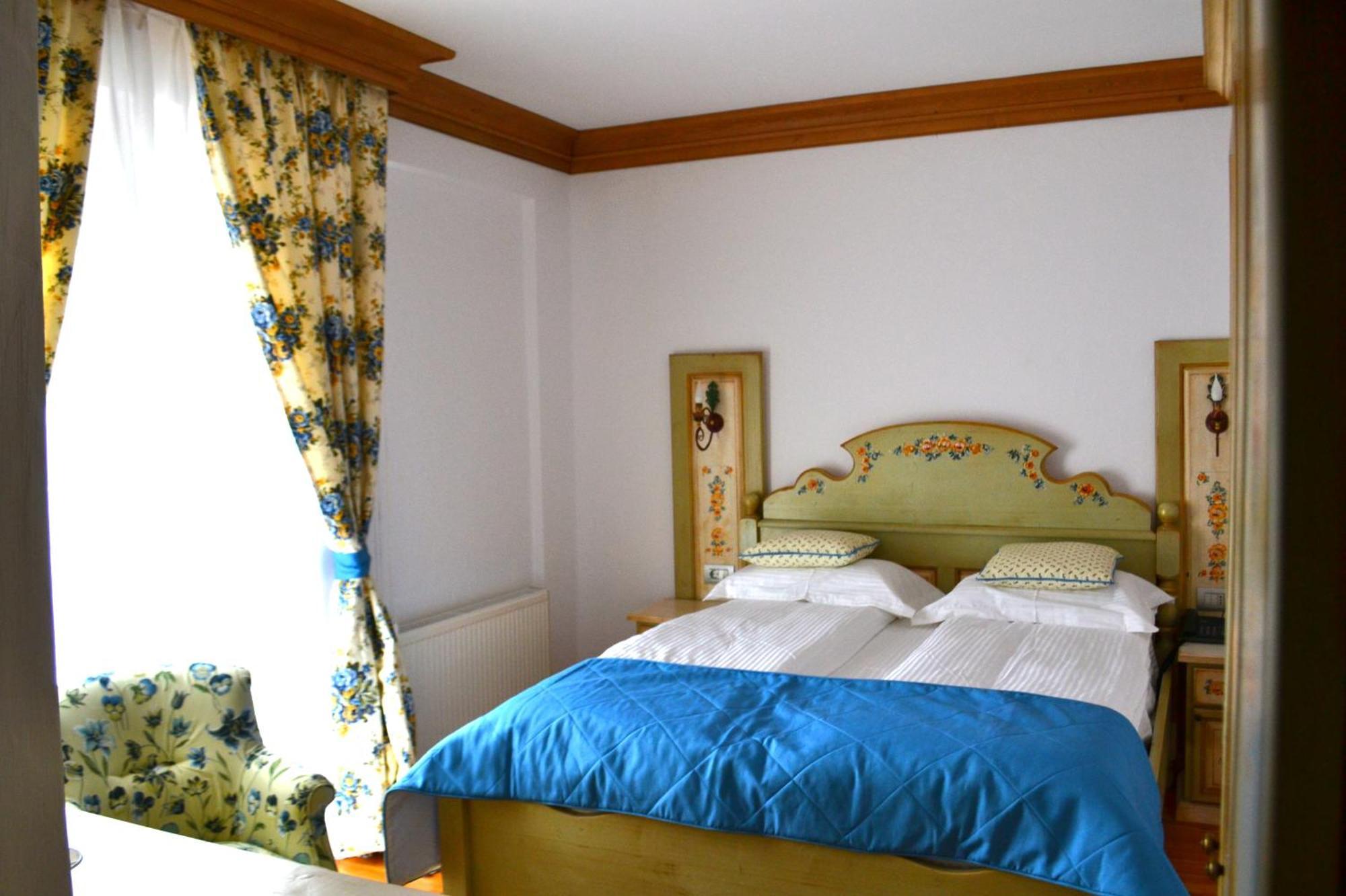 Casa Comana Boutique Hotel ブカレスト エクステリア 写真