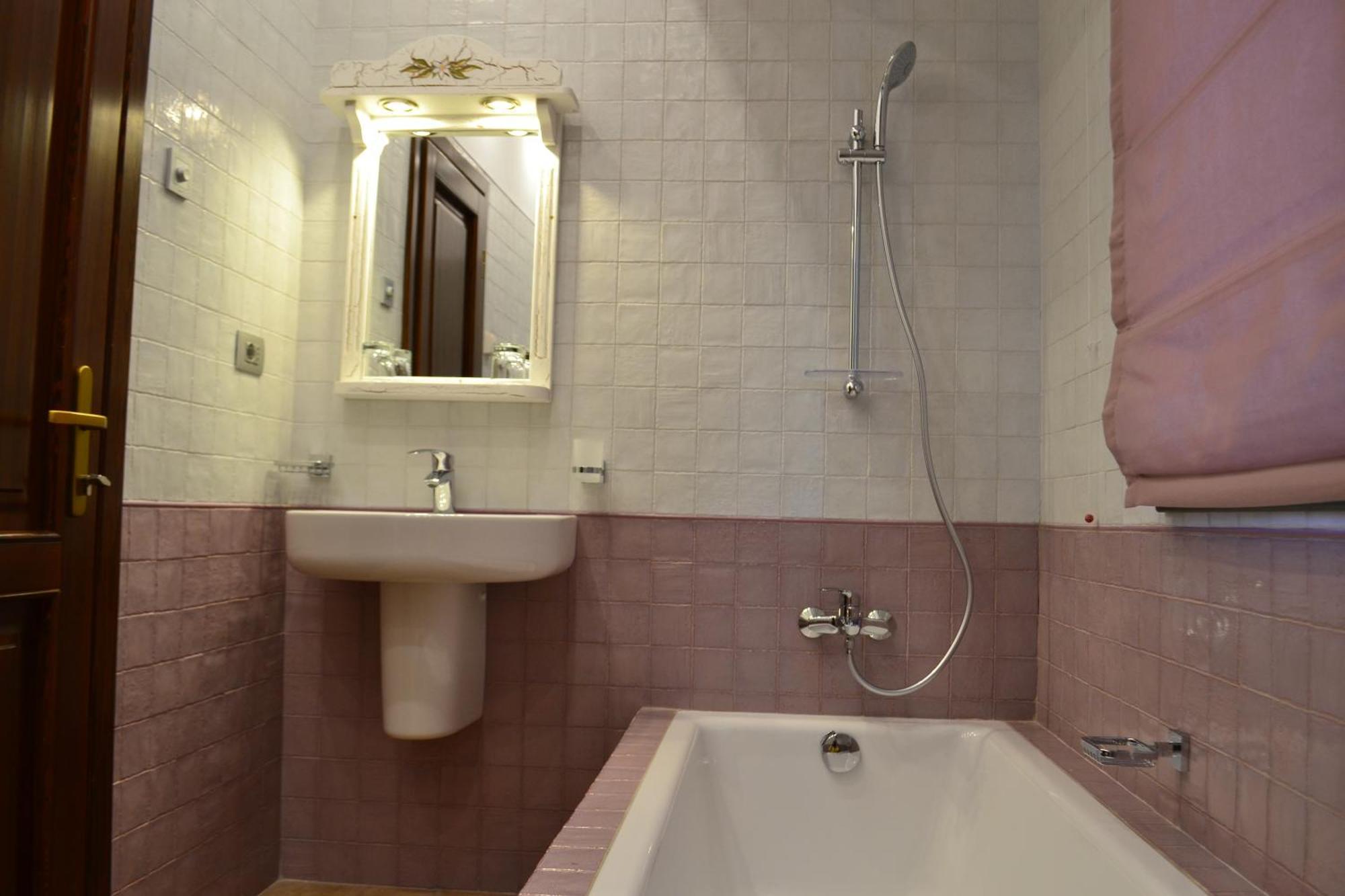 Casa Comana Boutique Hotel ブカレスト エクステリア 写真